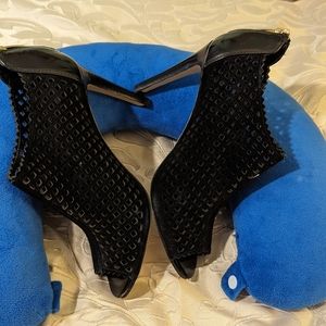 Woman's Marc Fishers Brand 5" Heels Sz.6 M